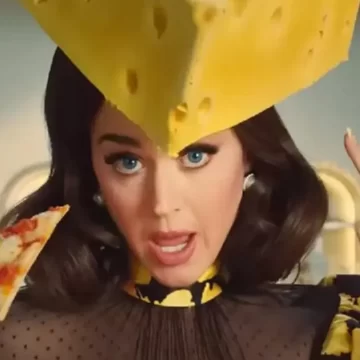 Spot in Tv: la splendida (ed ironica) Kate Perry nella pubblicità di Just Eat