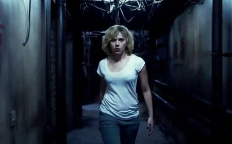 Lucy è un film da vedere, con qualche limite “fisico” ma Scarlett Johansson e Morgan Freeman tolgono ogni dubbio